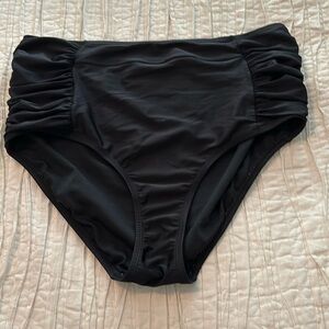 Kona Sol black swim bottom size 16W/18W